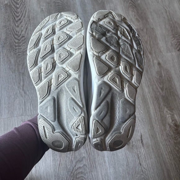 Hoka Clifton 9 size 9 in white - Picture 4 of 11